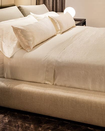 hollywood bed log in.